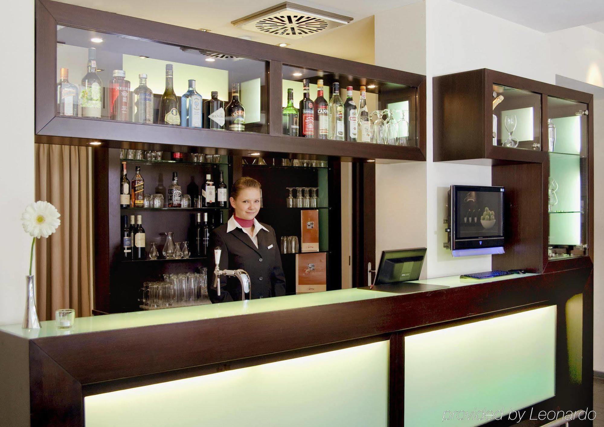 Stay2Night Bs Zurich Restaurant photo